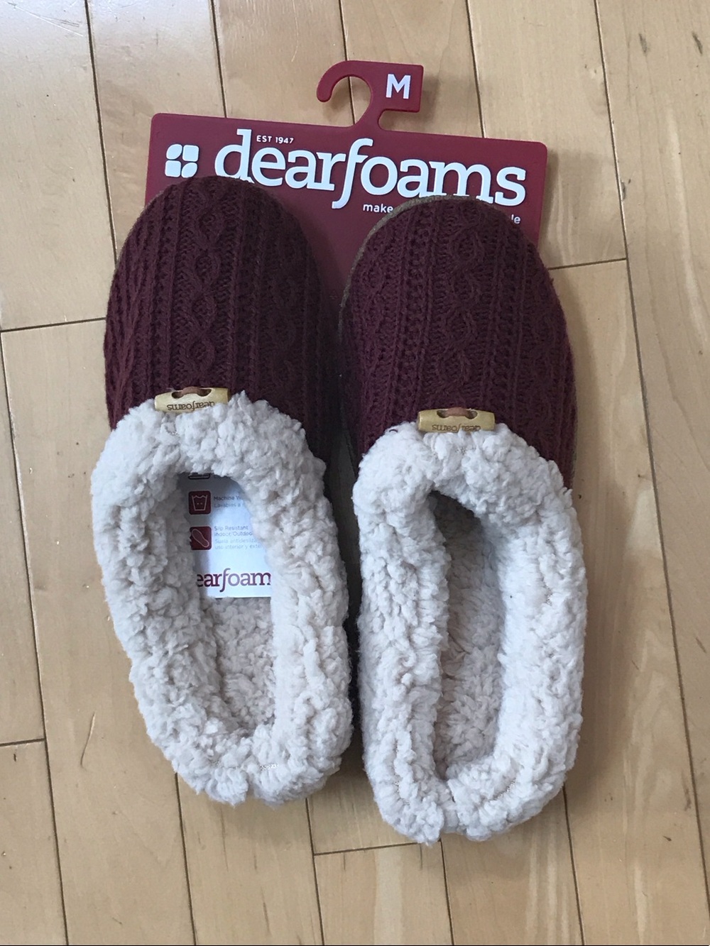 NWT dearfoams Women's Maroon Knit Slippers with Cream Sherpa Lining - med 7/8